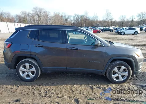 2018 Jeep Compass Latitude 4X4 z USA, uszkodzony, nr VIN 3C4NJDBB0JT316396